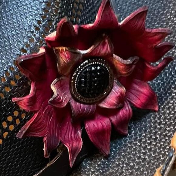 Hand made leather Sunflower - Picture 2 of 2